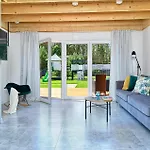 2 Bedroom Gorgeous In Casa vacanze *