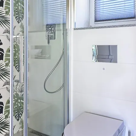 2 Bedroom Beautiful In Dom wakacyjny Białogóra